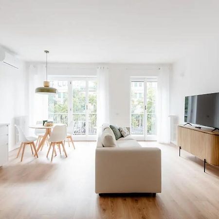 Luxury 2 Bedroom Apartament, Close To San Siro, Fiera And 10 Min Metro To Duomo Milano Esterno foto