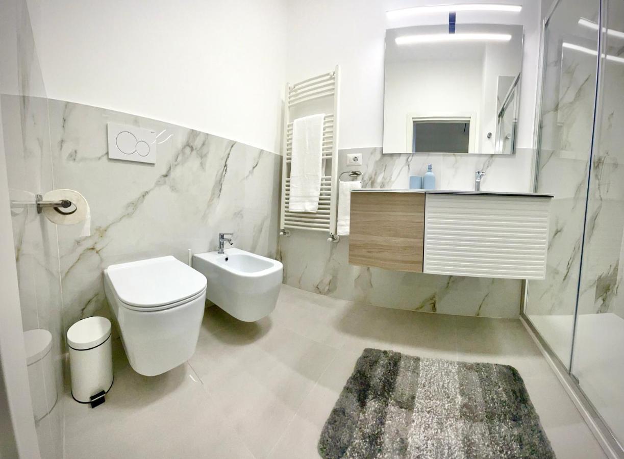 Luxury 2 Bedroom Apartament, Close To San Siro, Fiera And 10 Min Metro To Duomo Milano Esterno foto